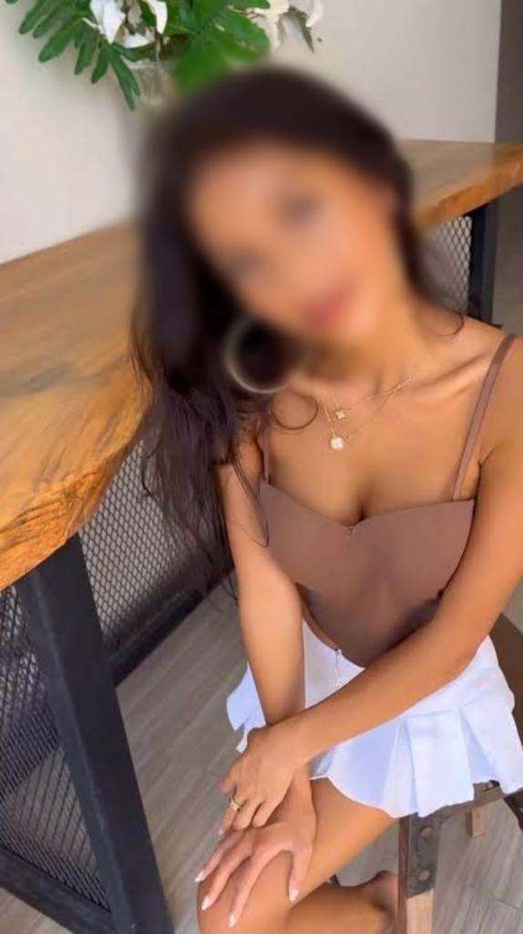 643705360: Chica busca chico en Málaga