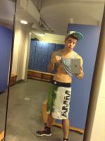 697695860: Chico busca chica en León