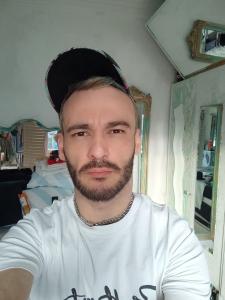 672036769: Chico busca chica en Barcelona