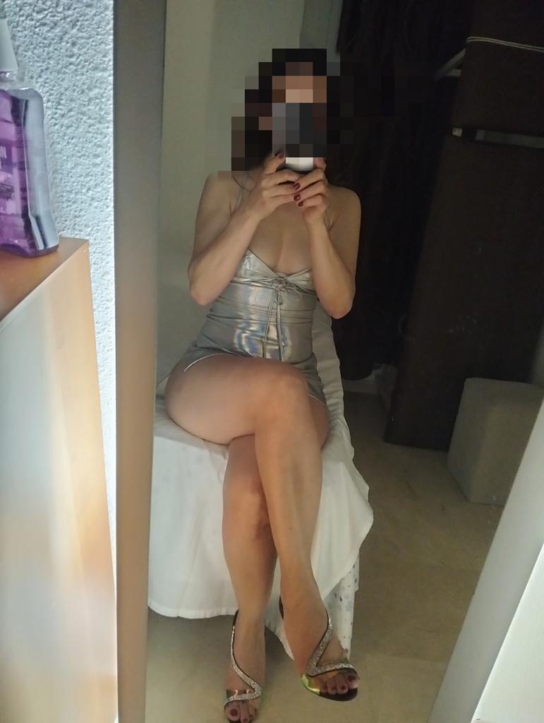 608298922: Chica busca chico en Sevilla
