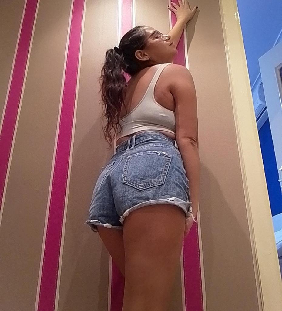 697734316: Chica busca chico en Sevilla