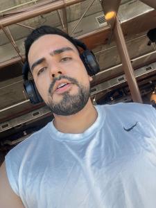 663472731: Chico busca chica en Barcelona