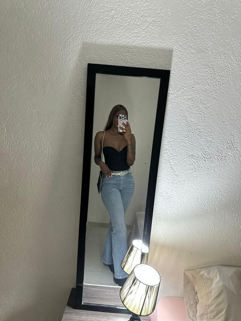 667364332: Chica busca chico en Gerona