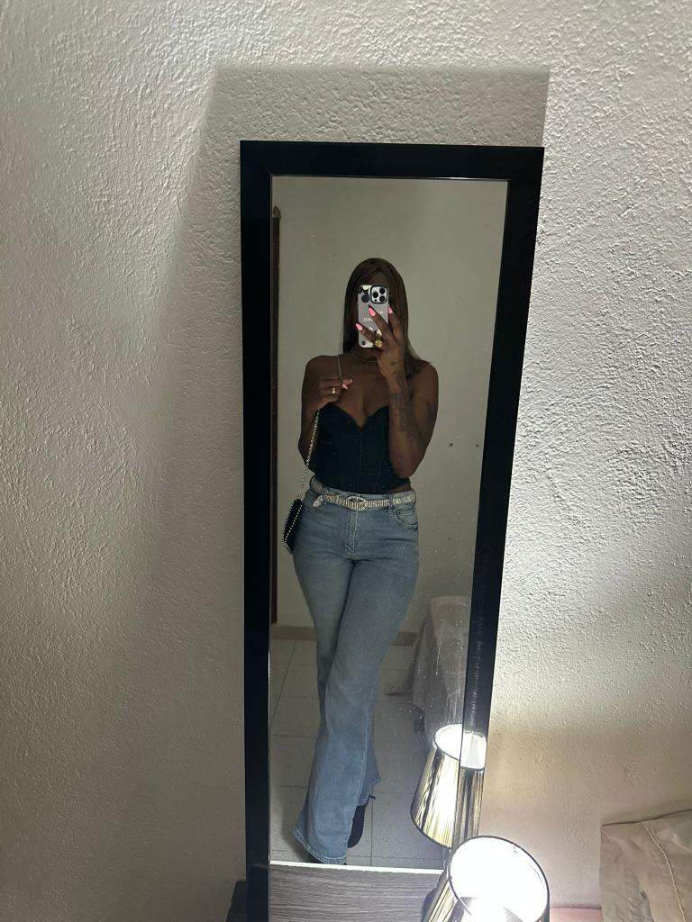 667364332: Chica busca chico en Gerona