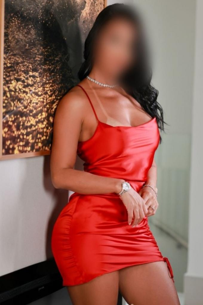 683501698: Chica busca chico en Barcelona