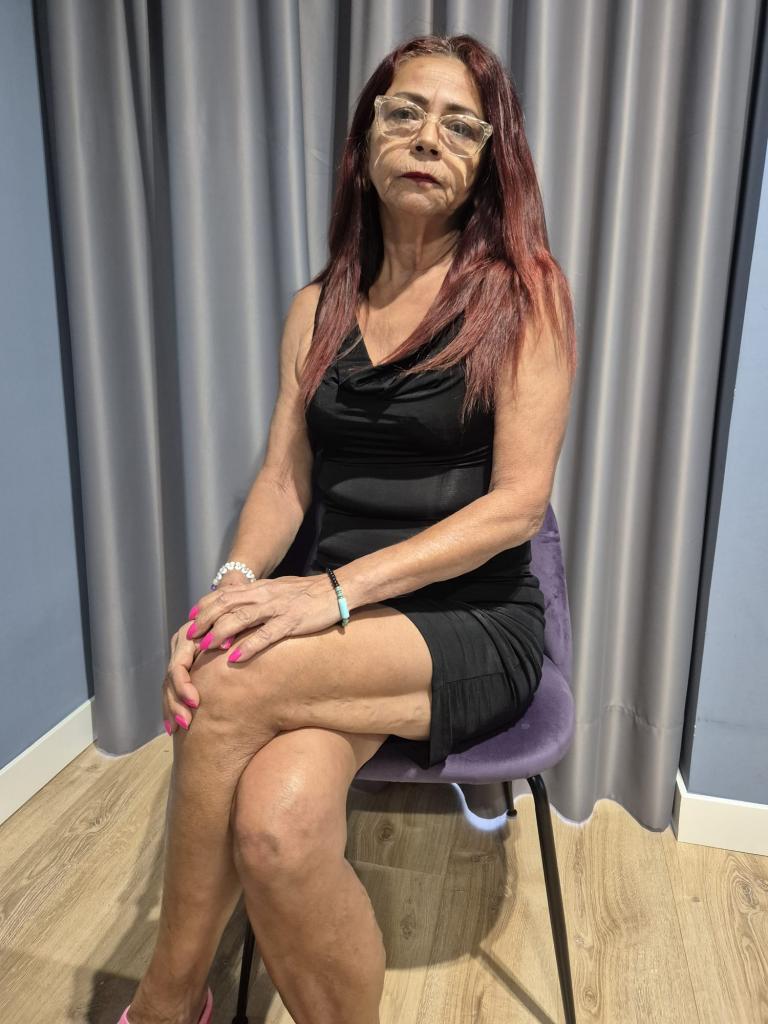 687744621: Chica busca chico en Málaga