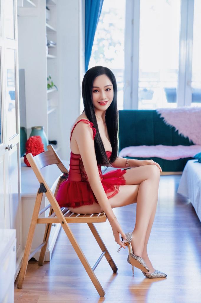 645686899: Chica busca chico en Tarragona