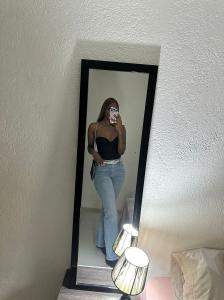 667364332: Chica busca chico en Gerona