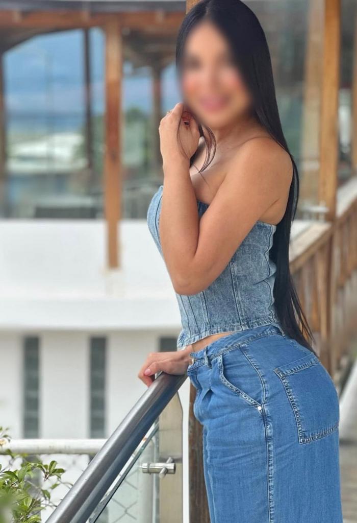 613345653: Chica busca chico en Ibiza