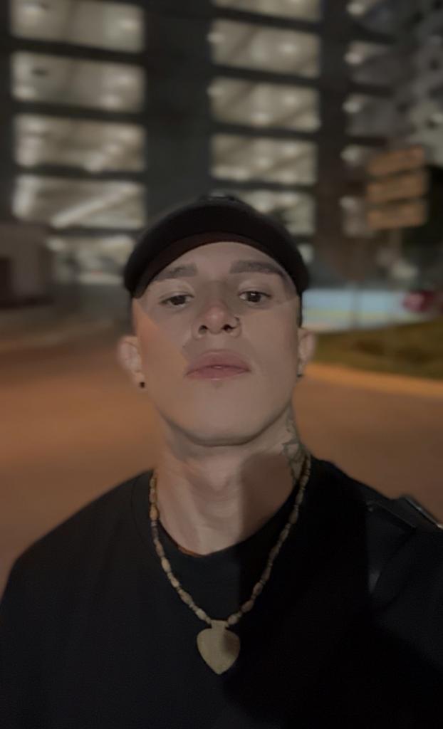 627425793: Chico busca chica en Sevilla