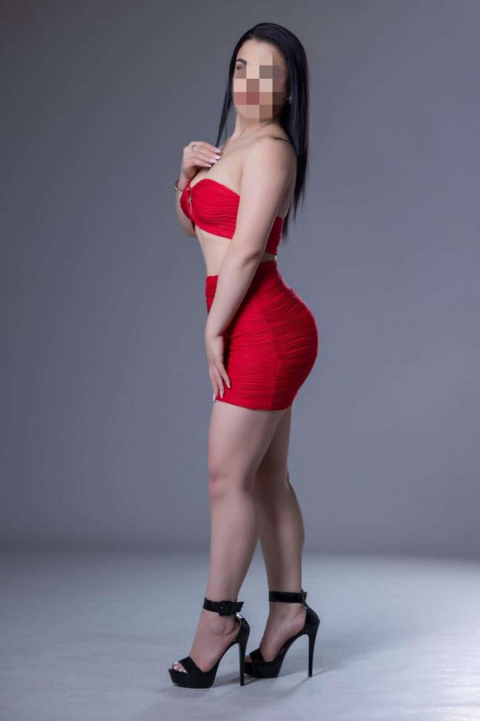 631565867: Chica busca chico en Barcelona