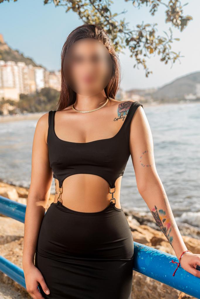 658033436: Chica busca chico en Sevilla