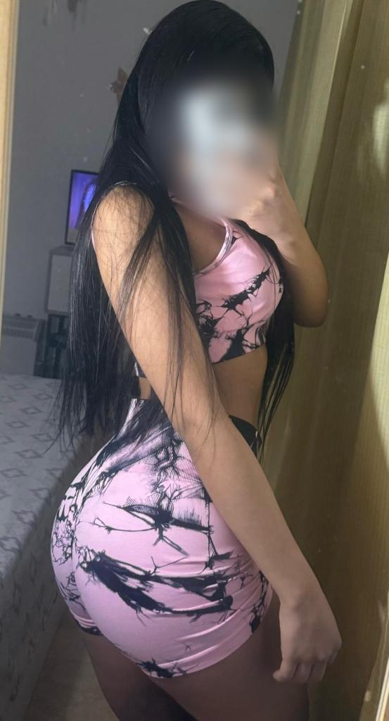 613878307: Chica busca chico en Barcelona