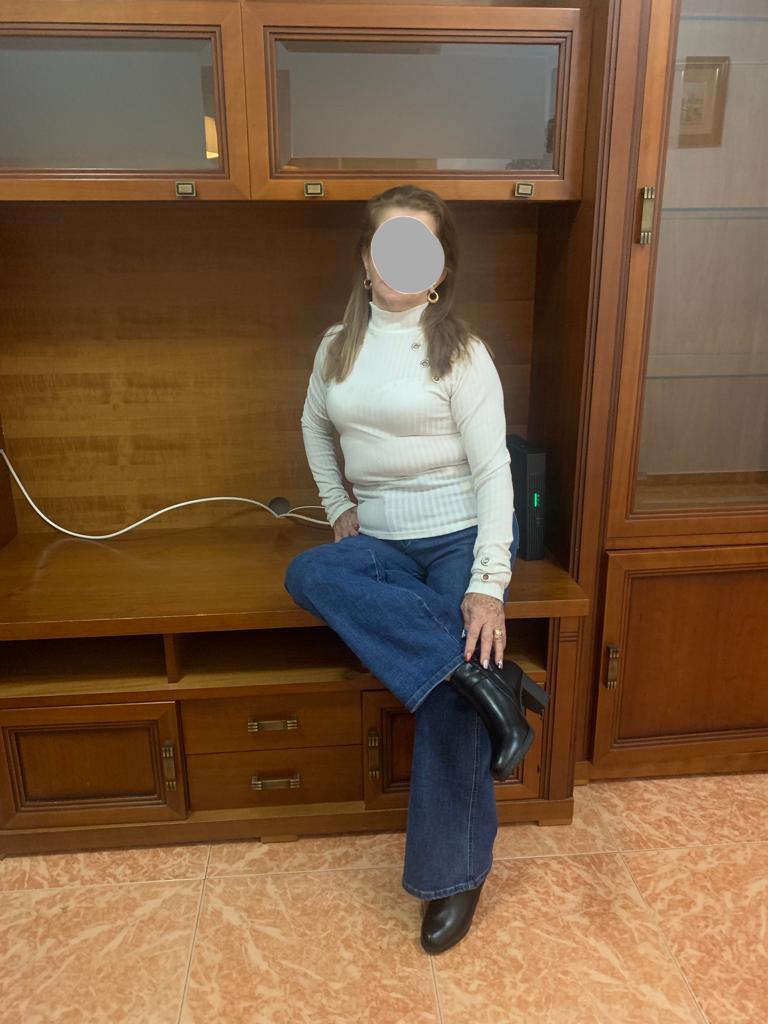 642559487: Chica busca chico en Albacete