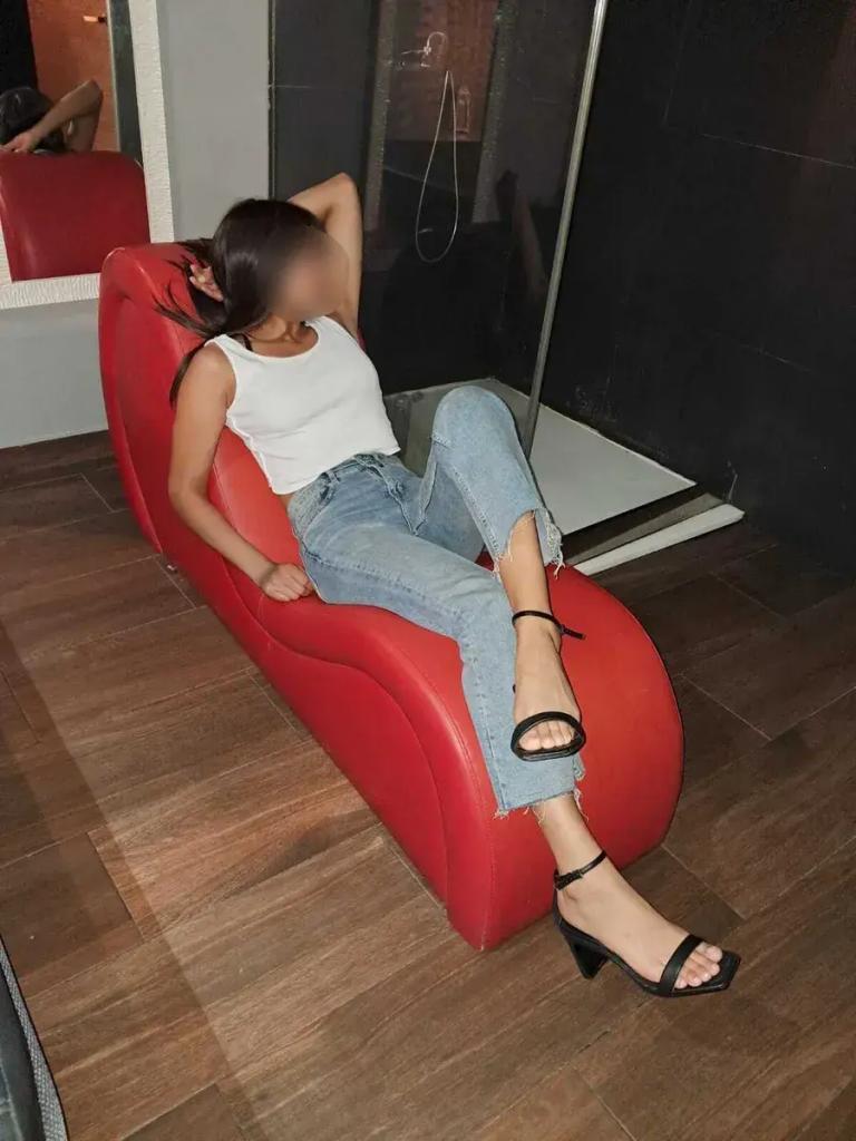 611024229: Chica busca chico en Madrid