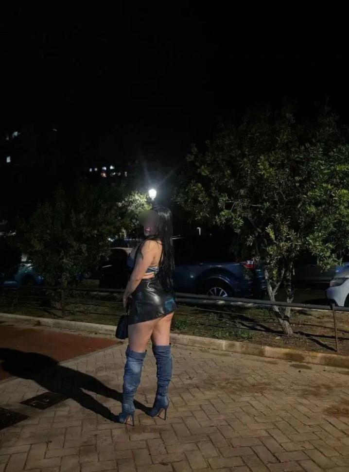 614588491: Chica busca chico en Orense