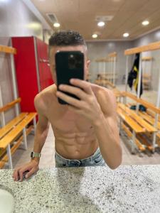 604177218: Chico busca chica en Valencia