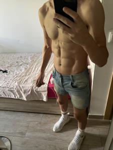 604177218: Chico busca chica en Valencia