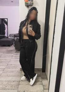 614624265: Chica busca chico en Barcelona