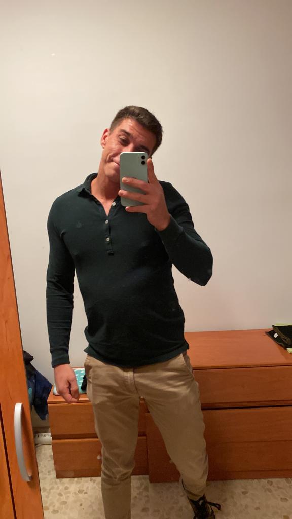 Chico busca chica en Sevilla: 