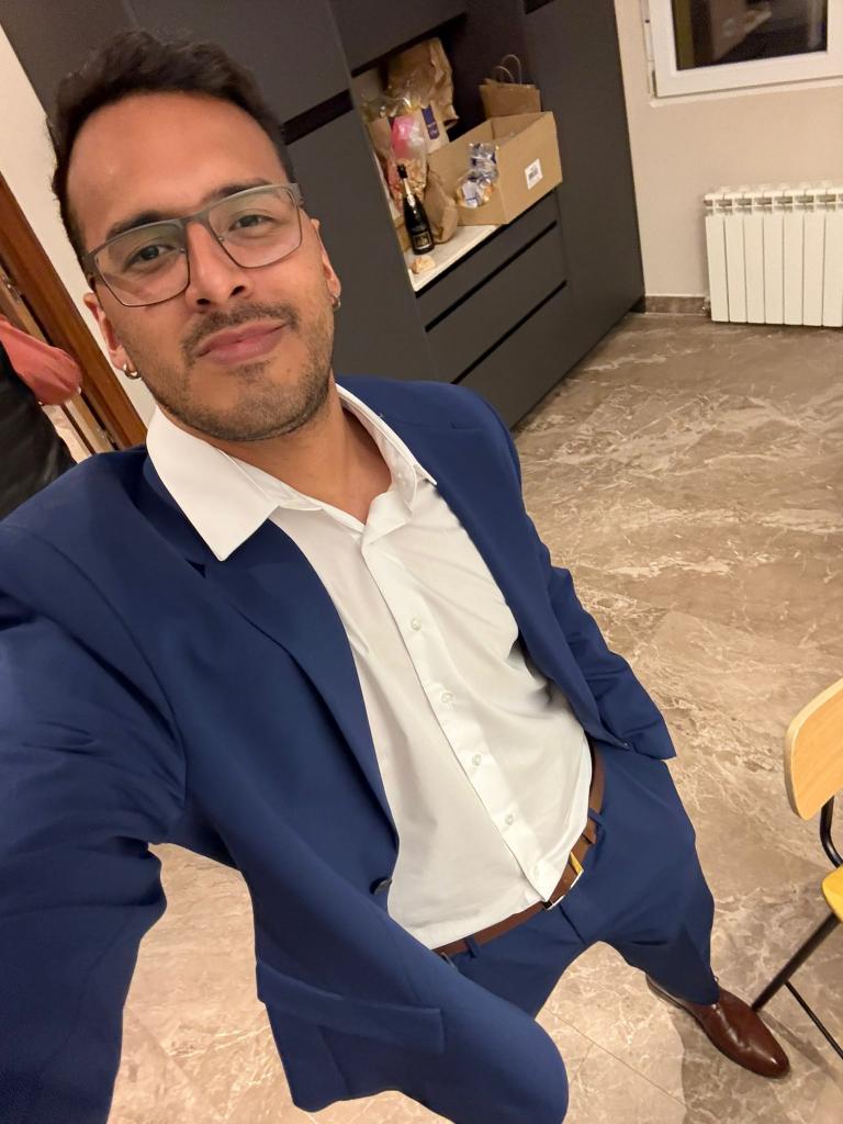 674067103: Chico busca chica en Ibiza