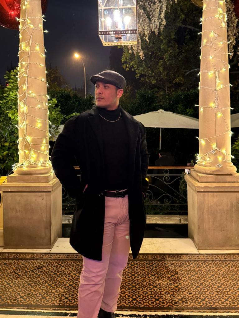 Chico busca chica en Sevilla: 