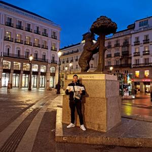 664054443: Chico busca chica en Valencia