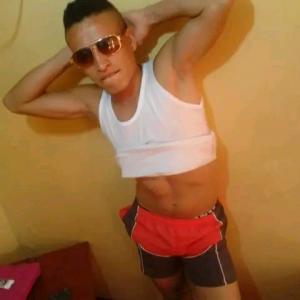 643492897: Chico busca chica en Valencia