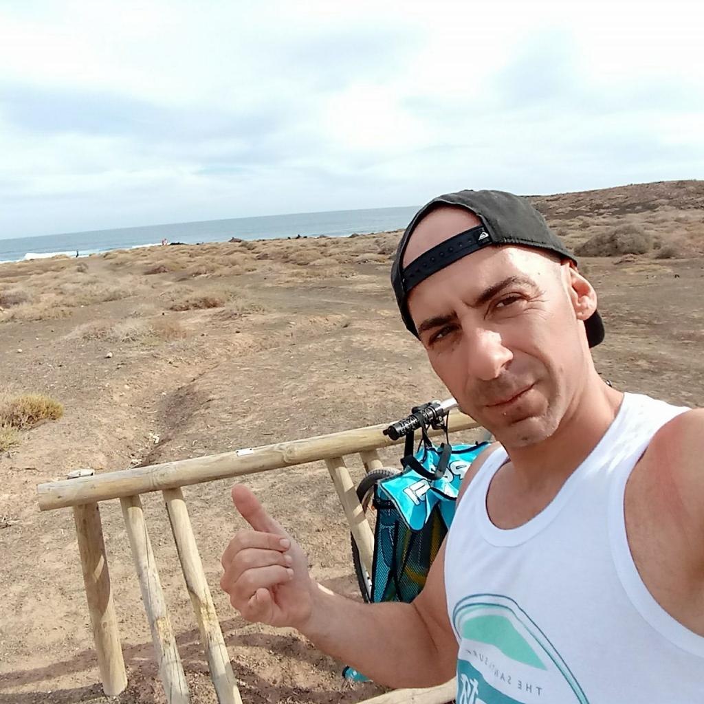 632964351: Chico busca chica en Barcelona