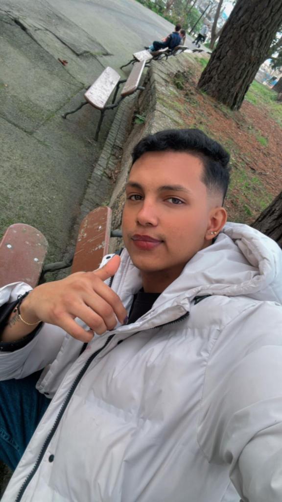 613856352: Chico busca chica en La Coruña