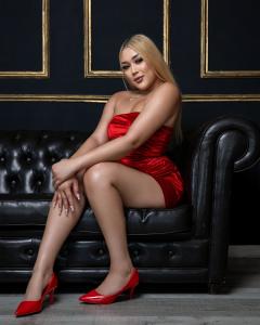 610777227: Chica busca chico en Sevilla