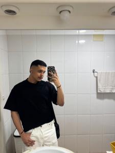 613856352: Chico busca chica en La Coruña