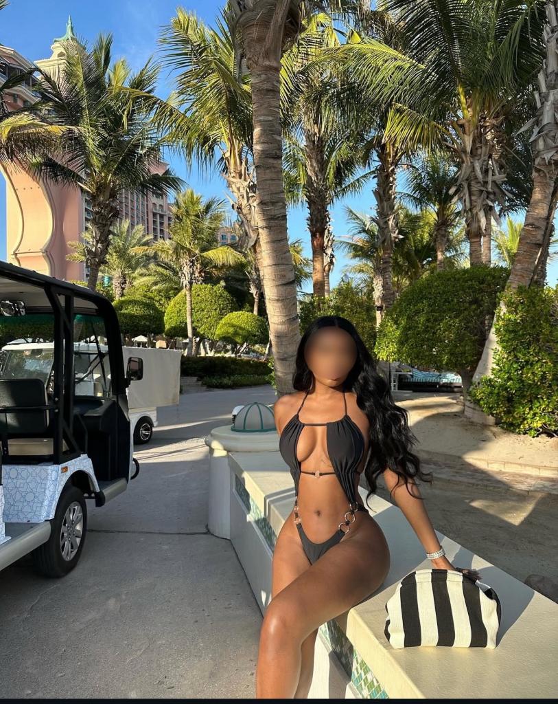 614057131: Chica busca chico en Barcelona