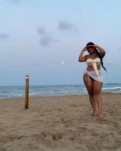 614421305: Chica busca chico en Valencia