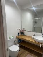 695887208:  en Barcelona