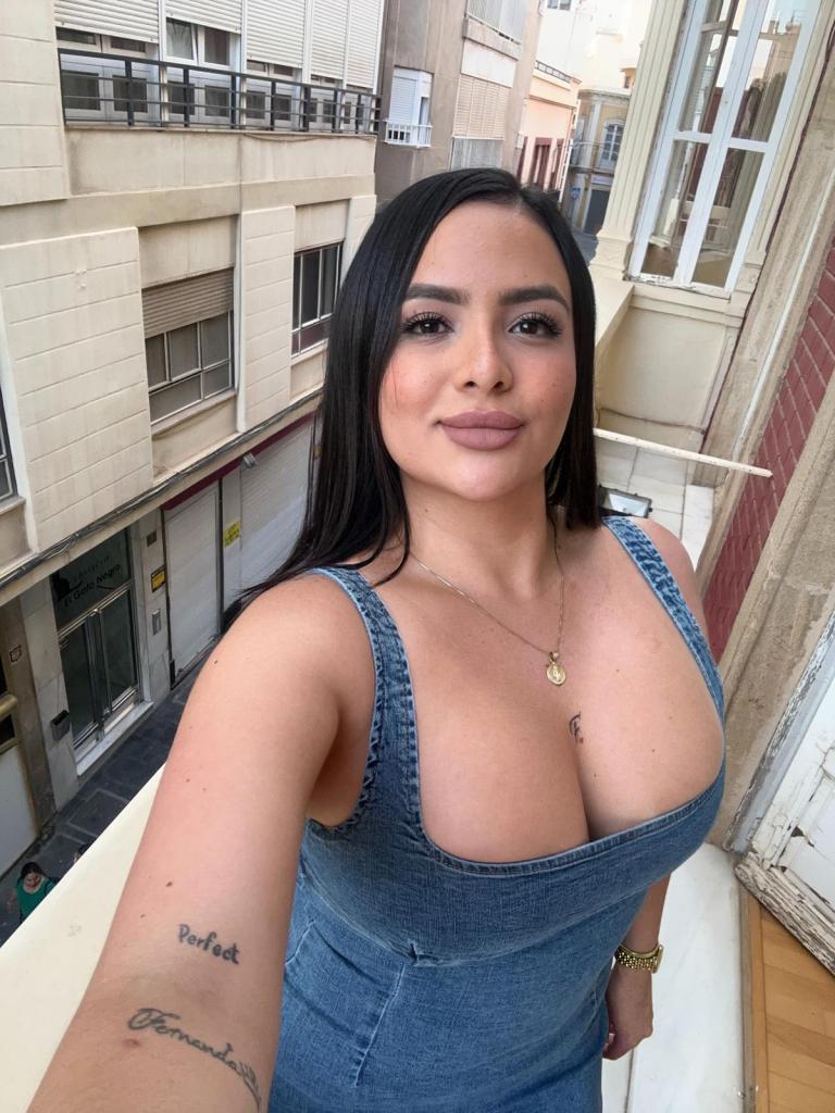 664489169: Chica busca chico en Ceuta
