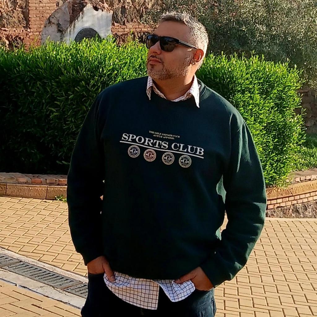 Chico busca chica en Granada: 