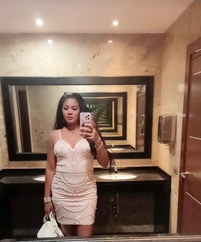 604113086: Chica busca chico en Málaga