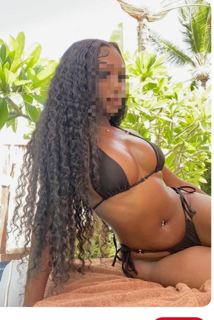 643207535: Chica busca chico en Barcelona