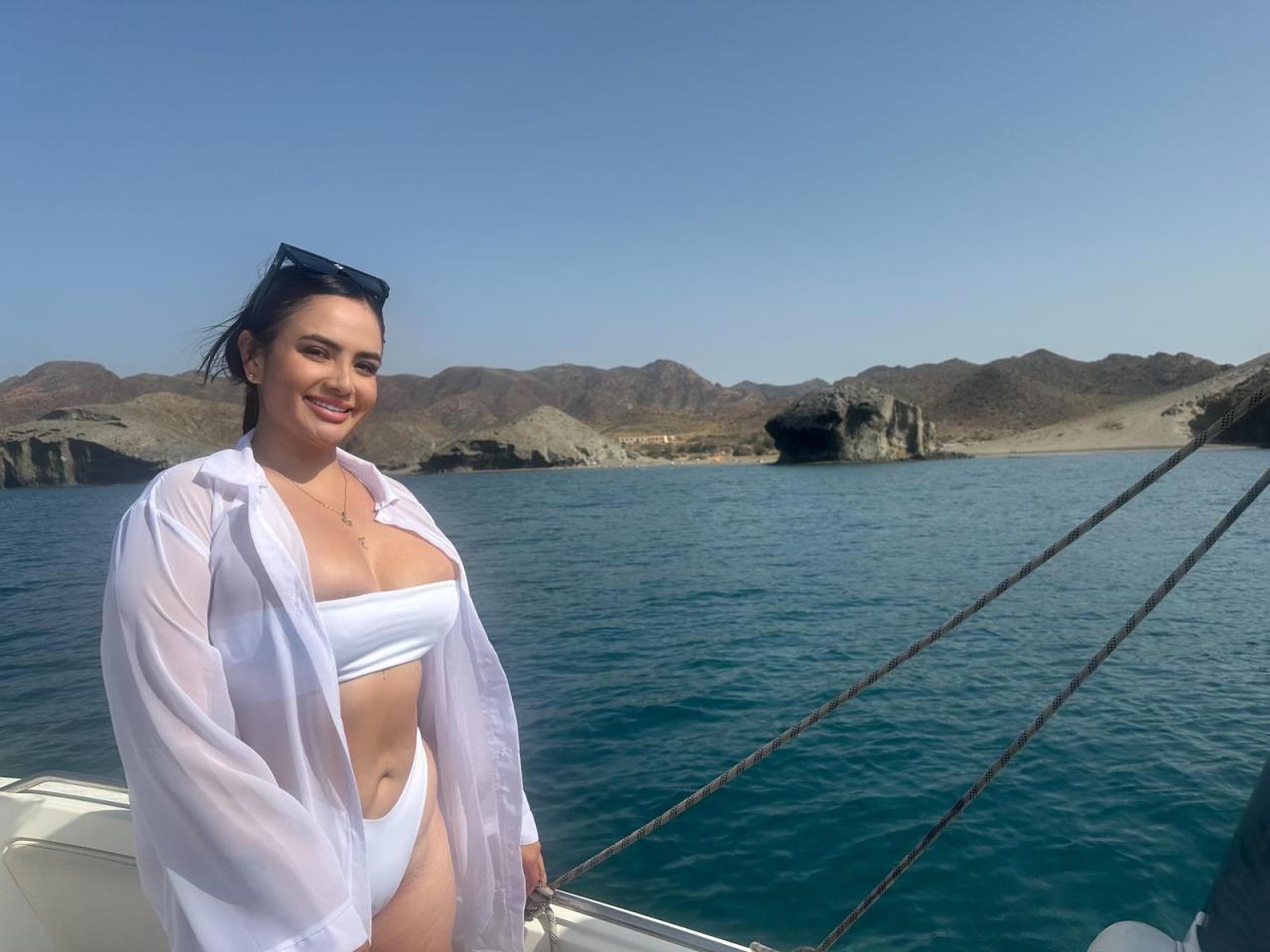 664489169: Chica busca chico en Ceuta