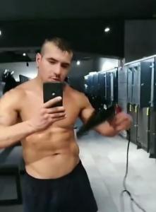 647793551: Chico busca chica en Barcelona