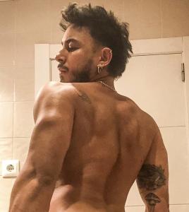 672044911: Chico busca chica en Valencia