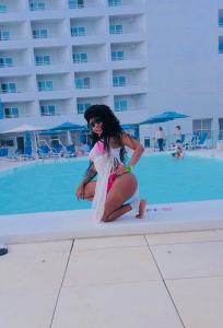 617074244: Chica busca chico en Granada