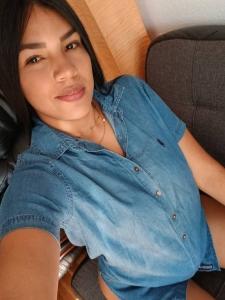 613902396: Chica busca chico en Sevilla