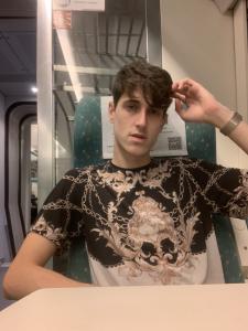 642339869: Chico busca chica en Barcelona