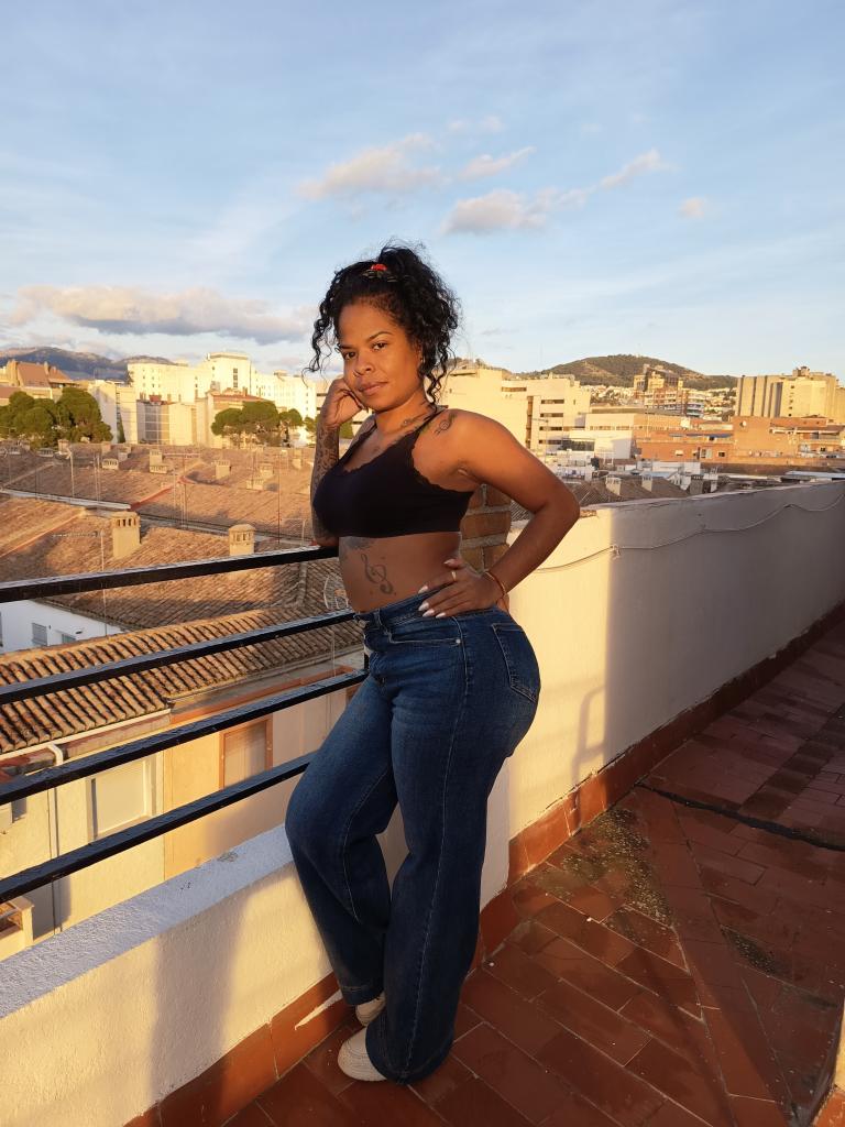 617074244: Chica busca chico en Granada