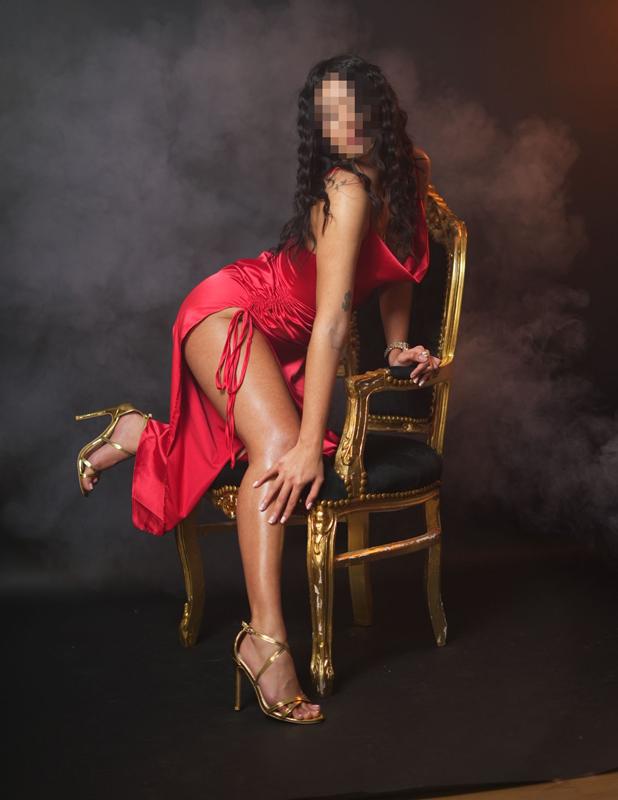 664105541: Chica busca chico en Madrid