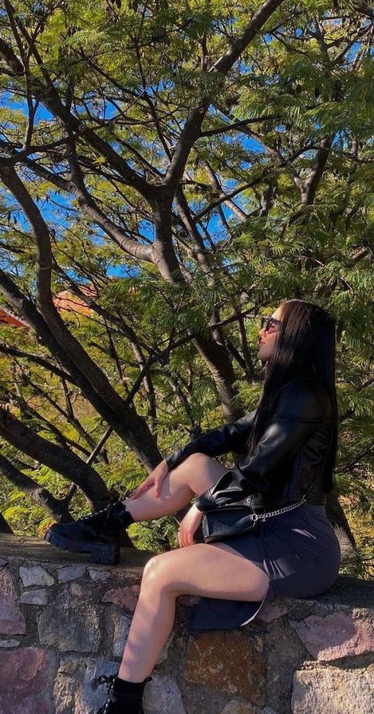 614919455: Chica busca chico en Barcelona