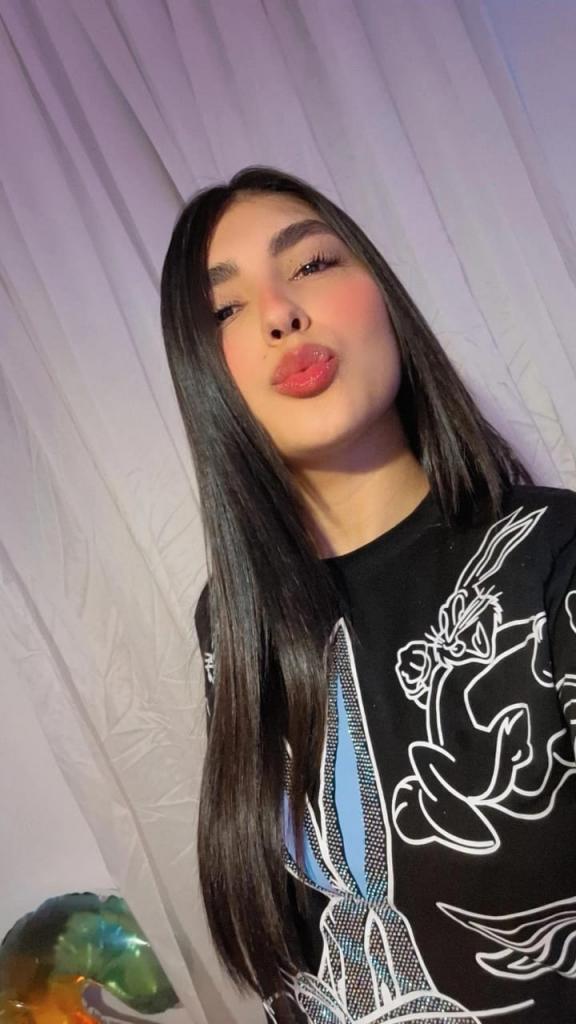 643976819: Chica busca chico en La Coruña