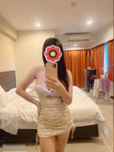 667704877: Chica busca chico en Barcelona